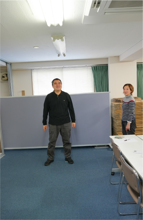 被写体まで約4メートルの位置から撮影した人物写真。距離による写り方の違いを比較するための作品。