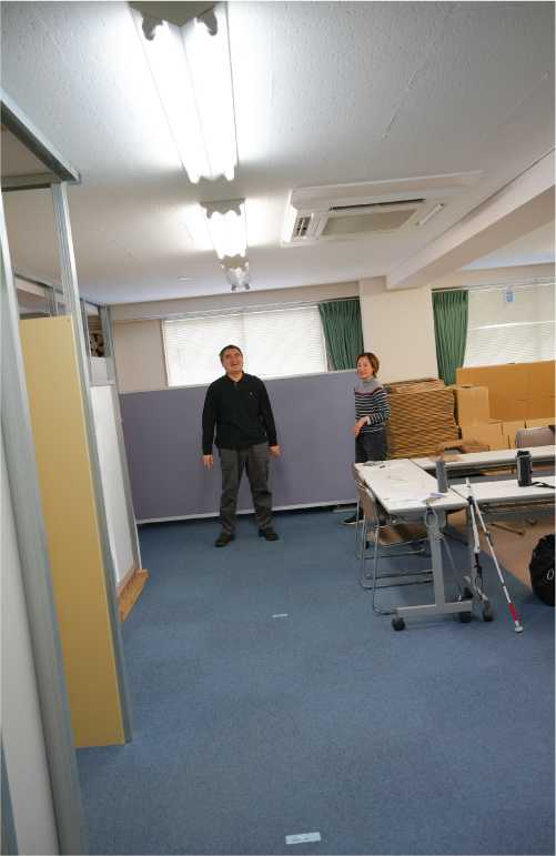 被写体まで約6メートルの位置から撮影した人物写真。距離による写り方の違いを比較するための作品。
